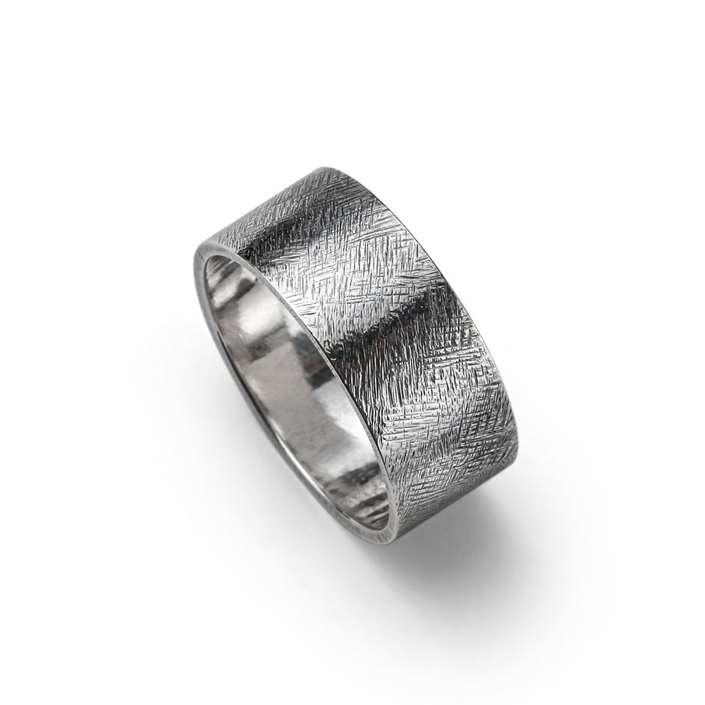 FLAT BAND LIMA 8 – Anello fascia argento rigato