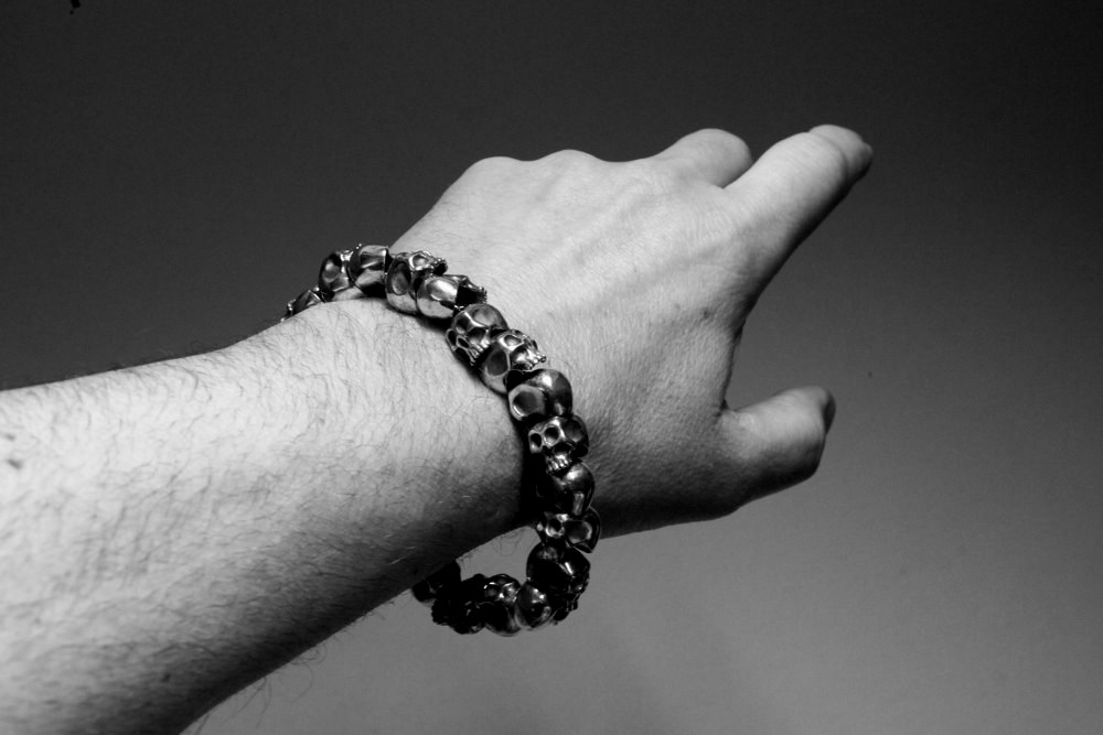 SKULLS BRACELET – Bracciale teschi maxi in argento - immagine 3